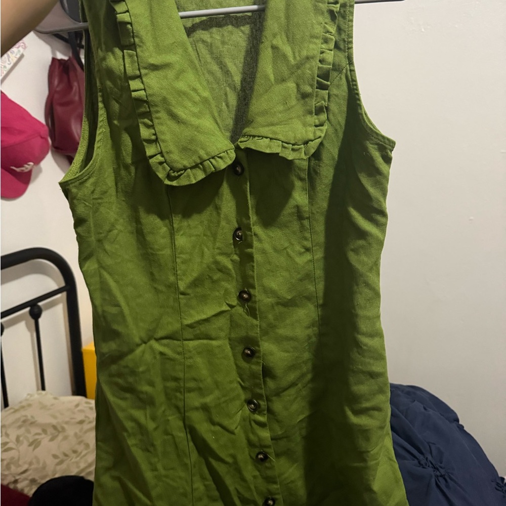 Green Sleeveless Button-Up Dress